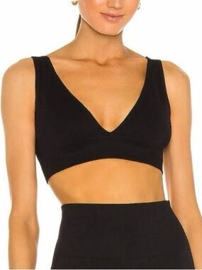 WeWoreWhat | V-Neck Seamless Black Bra